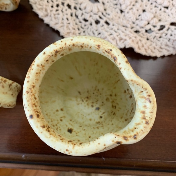 Pottery Set - 4 mugs, one cream and sugar - Picture 7 of 8